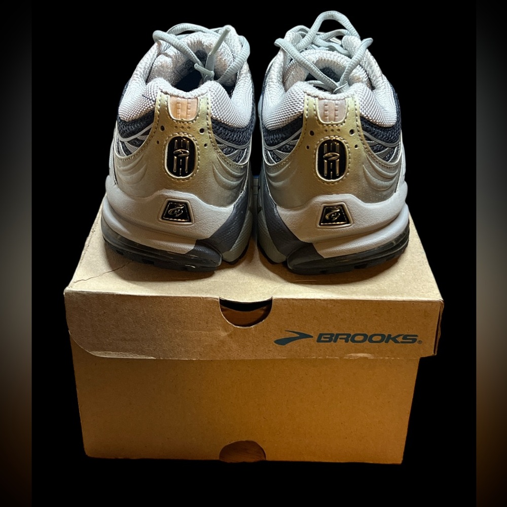 Size 10.5 WIDTH‎ - Beast  MEDIUM USA Magnum/Sivr/Blk/Tarn D 1100521D091.105 - Picture 4 of 7